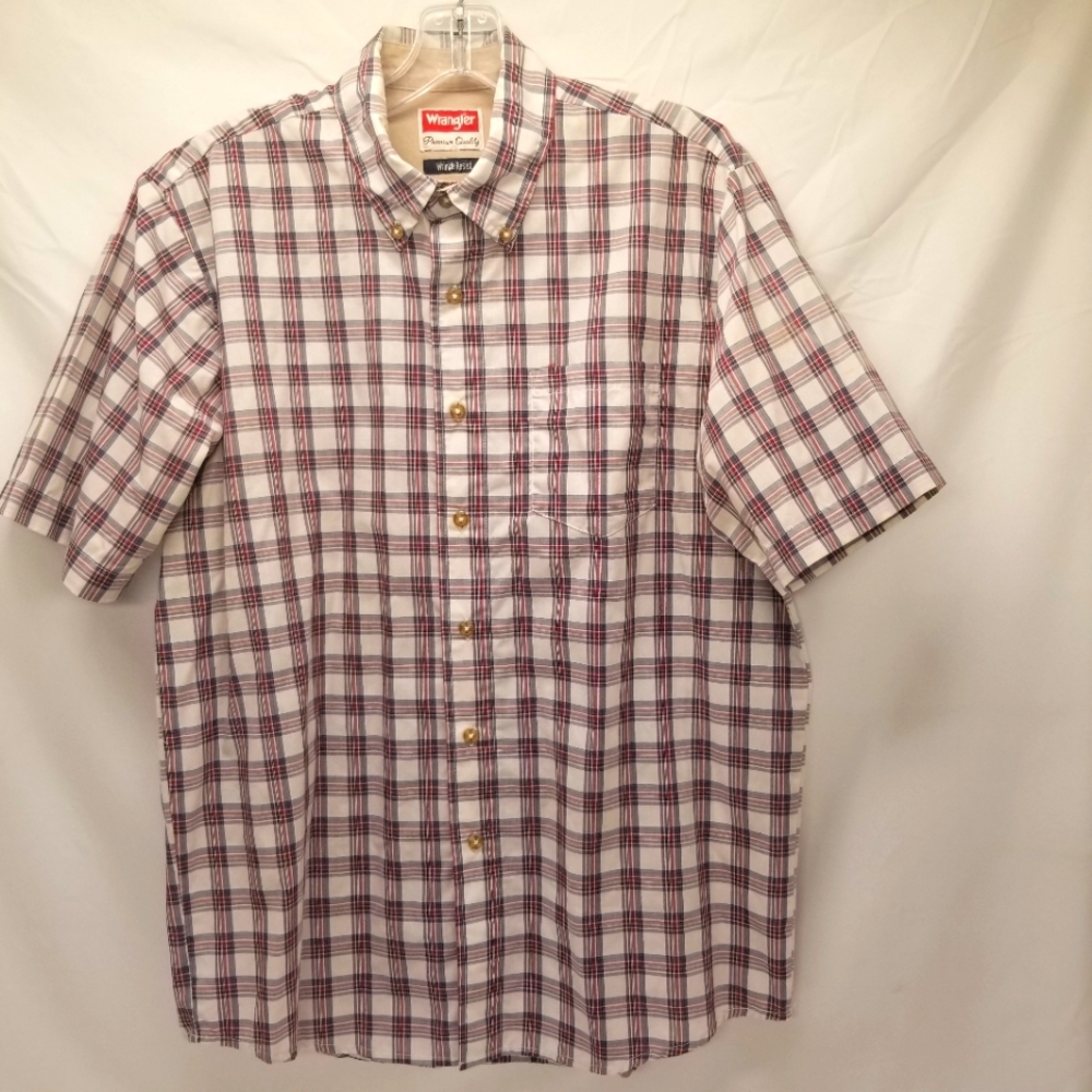Wrangler Premium Quality Mens Shirt Size M Wrinkle Resistant Short Sleeve